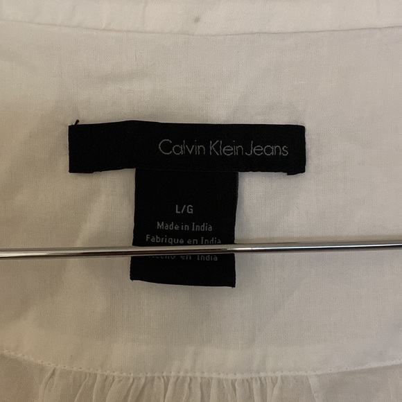 Calvin Klein Jeans White  zigzag blouse size L - Picture 2 of 4